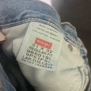 Like new wrangler jeans!